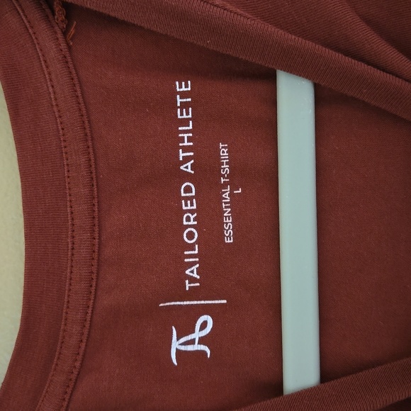Men's rust Tailored Athlete tee, size large. Excellent condition. - Picture 2 of 3